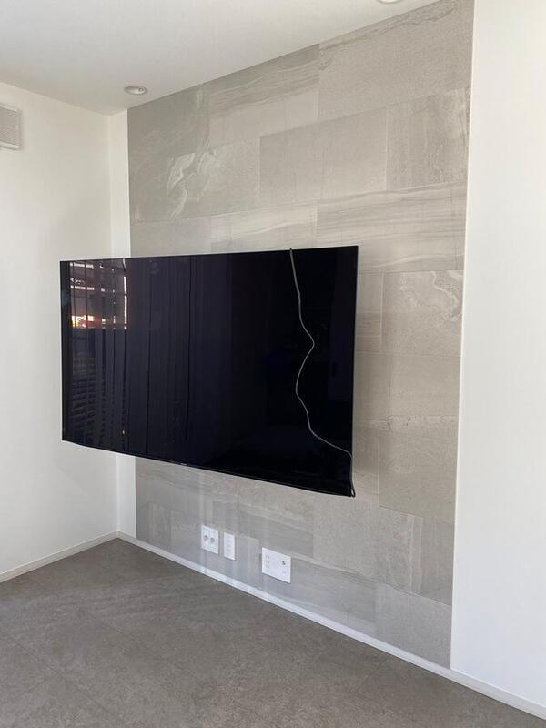 リビングにストーングレースのグレーを馬貼りで