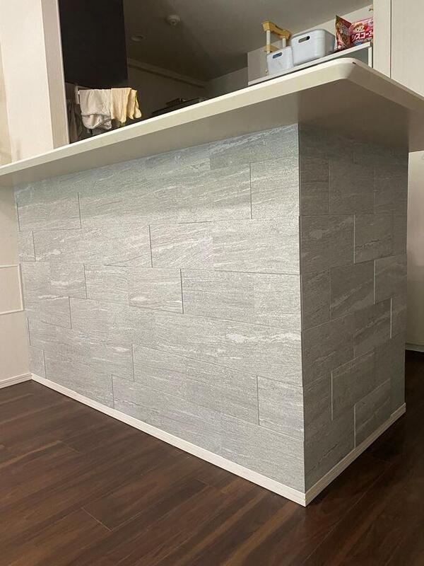 キッチンカウンター下にヴァルスロックのグレー